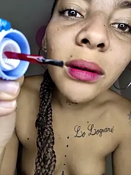 Snapshot of leona_sumiza chatting on November 2025 12:19:02 PM leona sumiza online show from November 2025 12:19:02 PM