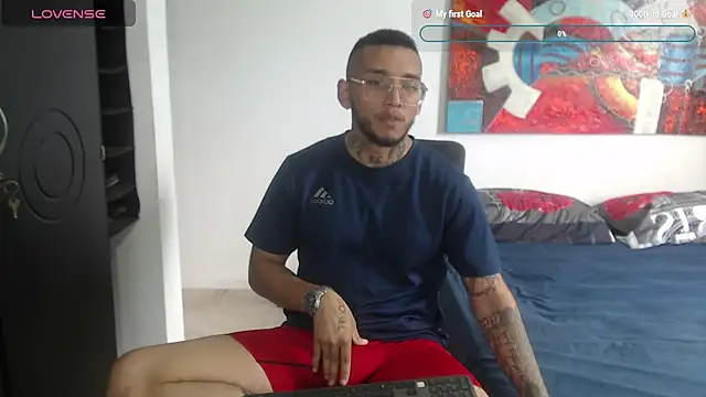 Snapshot of LucaVanden chatting on October 2025 07:27:02 PM LucaVanden online show from October 2025 07:27:02 PM