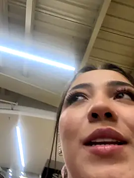 Hannahpradaa  online show from November 2025 12:00:01 AM