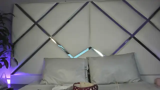 Snapshot of SweetPetiite chatting on October 2025 12:17:02 PM SweetPetiite online show from October 2025 12:17:02 PM