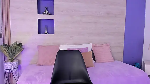 Snapshot of Hillary_hott chatting on November 2025 01:33:01 PM Hillary hott online show from November 2025 01:33:01 PM