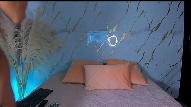 Julig01 online show from November 2025 01:15:01 AM