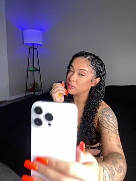 Snapshot of thepornplugz chatting on November 2025 03:39:01 AM thepornplugz online show from November 2025 03:39:01 AM