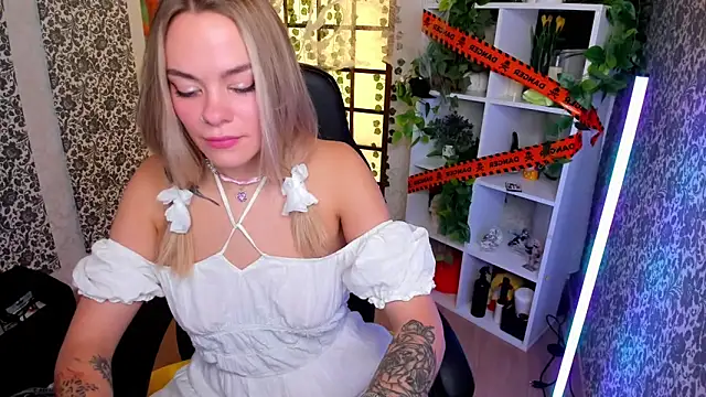 Snapshot of Isabella_Lure chatting on November 2025 09:09:01 AM Isabella Lure online show from November 2025 09:09:01 AM