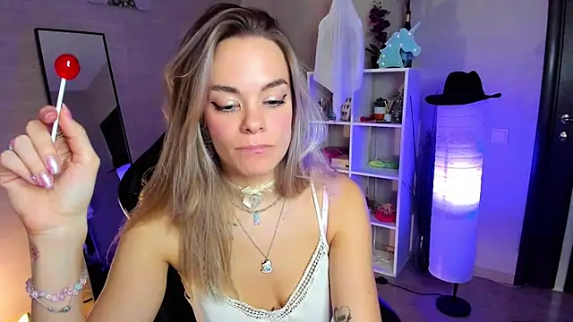 Snapshot of Isabella_Lure chatting on November 2025 08:37:01 AM Isabella Lure online show from November 2025 08:37:01 AM