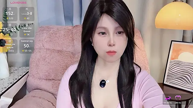 Snapshot of LuckyNana_ chatting on November 2025 01:02:01 PM LuckyNana online show from November 2025 01:02:01 PM