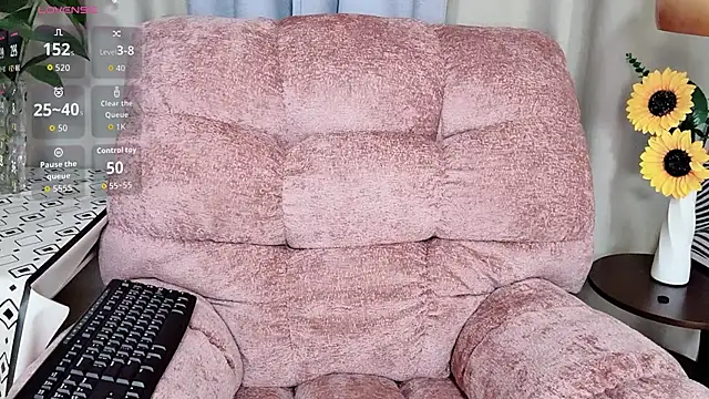 Snapshot of LuckyNana_ chatting on November 2025 01:45:01 PM LuckyNana online show from November 2025 01:45:01 PM