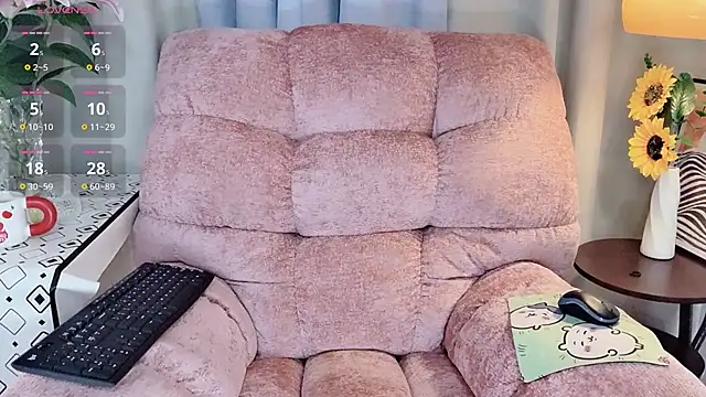 Snapshot of LuckyNana_ chatting on November 2025 01:48:02 AM LuckyNana online show from November 2025 01:48:02 AM