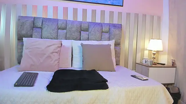 Snapshot of Scarlett__lace chatting on November 2025 11:33:02 AM Scarlett lace online show from November 2025 11:33:02 AM