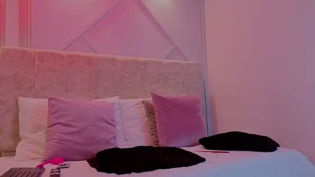 Snapshot of Scarlett__lace chatting on December 2025 04:39:02 AM Scarlett lace online show from December 2025 04:39:02 AM