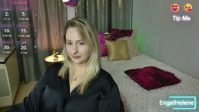 Snapshot of EngelHelene chatting on October 2025 07:04:02 PM EngelHelene online show from October 2025 07:04:02 PM