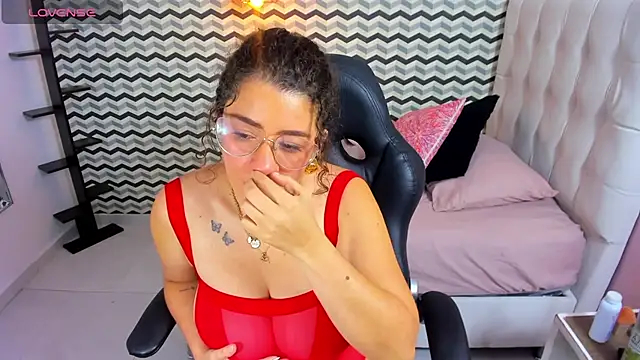 Snapshot of OSNAKELLER chatting on November 2025 12:15:02 PM OSNAKELLER online show from November 2025 12:15:02 PM