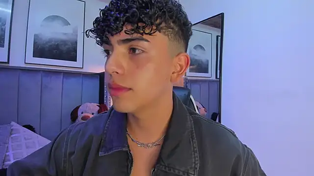 Niick Twiink online show from November 2025 08:11:01 PM