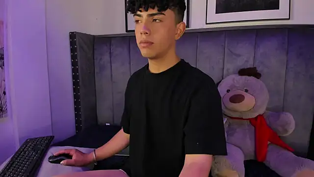 Niick Twiink online show from November 2025 07:57:02 PM