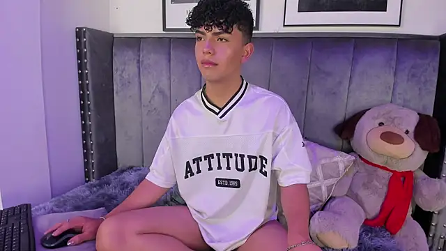 Niick Twiink online show from November 2025 07:30:01 PM