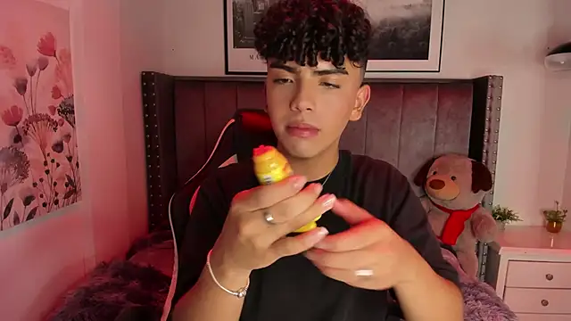 Niick Twiink online show from December 2025 07:54:02 PM