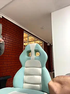 Snapshot of Adrimaretti chatting on November 2025 08:40:01 PM Adrimaretti online show from November 2025 08:40:01 PM