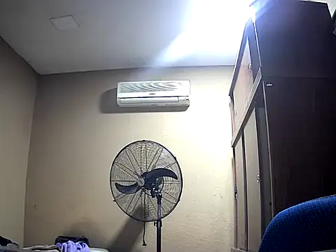 calitox1995 online show from October 2025 10:44:02 PM