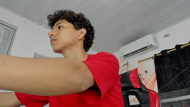 Maximiliano Khalil online show from November 2025 08:44:01 PM