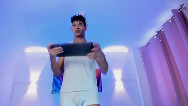 Snapshot of KamiSuarez chatting on December 2025 06:38:02 PM KamiSuarez online show from December 2025 06:38:02 PM