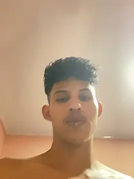 Snapshot of KamiSuarez chatting on January 2026 04:27:01 AM KamiSuarez online show from January 2026 04:27:01 AM