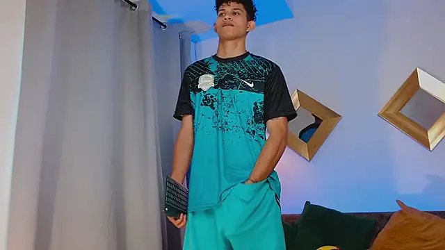 Snapshot of KamiSuarez chatting on February 2026 06:39:01 PM KamiSuarez online show from February 2026 06:39:01 PM