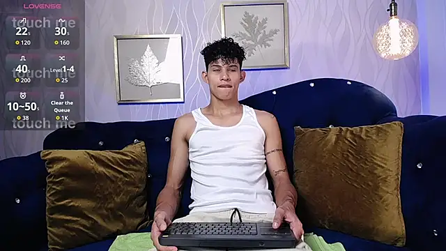 Snapshot of KamiSuarez chatting on February 2026 06:45:01 PM KamiSuarez online show from February 2026 06:45:01 PM