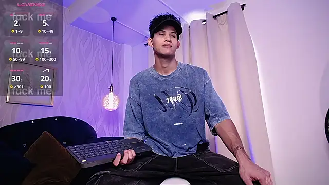 Snapshot of KamiSuarez chatting on February 2026 06:34:02 PM KamiSuarez online show from February 2026 06:34:02 PM