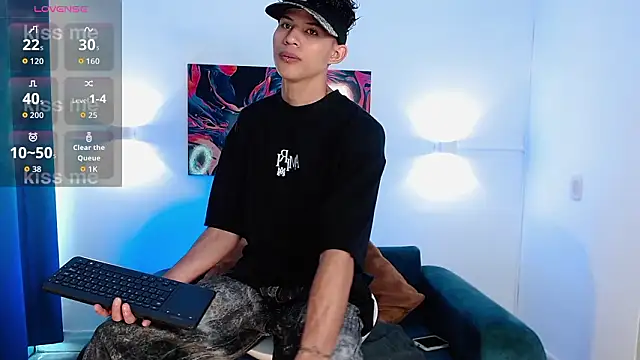 Snapshot of KamiSuarez chatting on February 2026 06:26:01 PM KamiSuarez online show from February 2026 06:26:01 PM