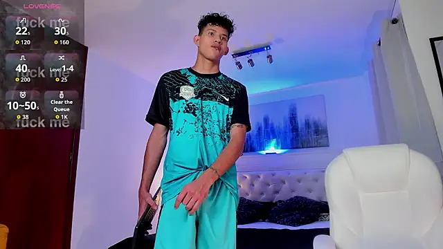 Snapshot of KamiSuarez chatting on February 2026 06:28:01 PM KamiSuarez online show from February 2026 06:28:01 PM