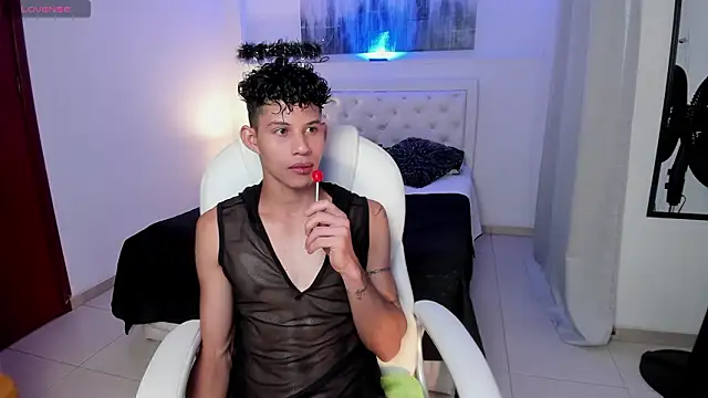 Snapshot of KamiSuarez chatting on February 2026 06:39:02 PM KamiSuarez online show from February 2026 06:39:02 PM