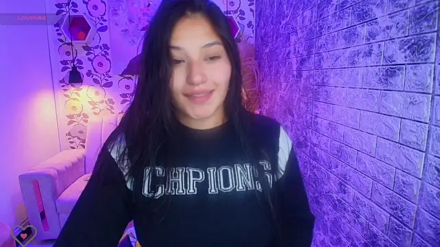 emmaa garciia online show from November 2025 03:28:02 AM