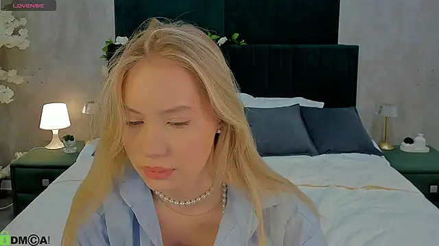 Melanie Ryer online show from November 2025 11:59:02 PM