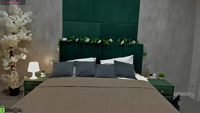 Melanie Ryer online show from November 2025 12:57:02 AM