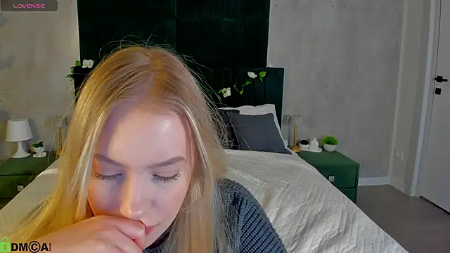 Melanie Ryer online show from December 2025 01:04:02 AM