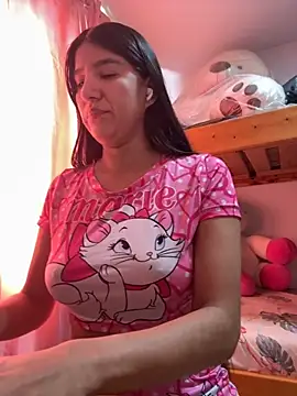 Snapshot of scarlethsb33 chatting on November 2025 01:43:03 PM scarlethsb33 online show from November 2025 01:43:03 PM