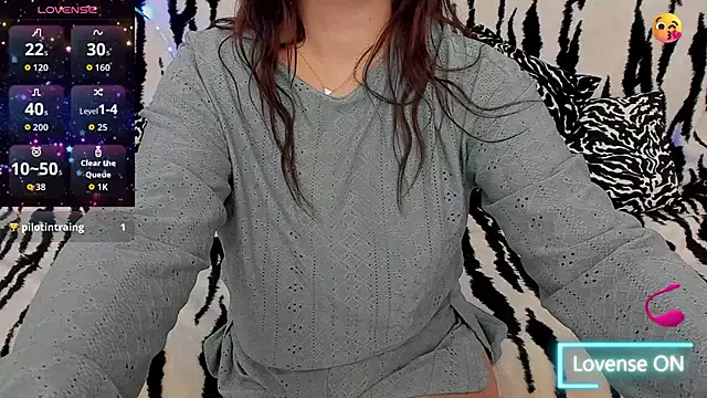 Snapshot of GlowMimi chatting on November 2025 10:45:02 PM GlowMimi online show from November 2025 10:45:02 PM