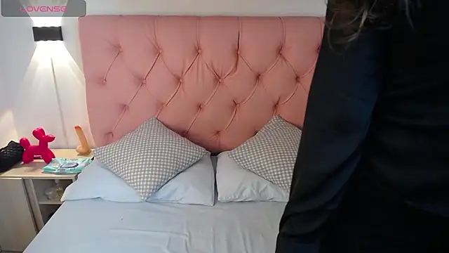 victoria 243 online show from November 2025 02:21:01 AM