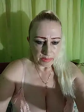 Snapshot of Esenia505 chatting on June 2026 03:13:01 PM Esenia505 online show from June 2026 03:13:01 PM