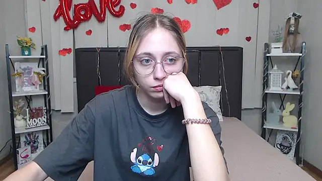 TracyLll online show from March 2026 06:04:02 AM