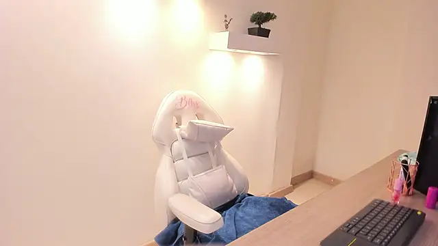 Julietta01 online show from December 2025 03:28:02 PM