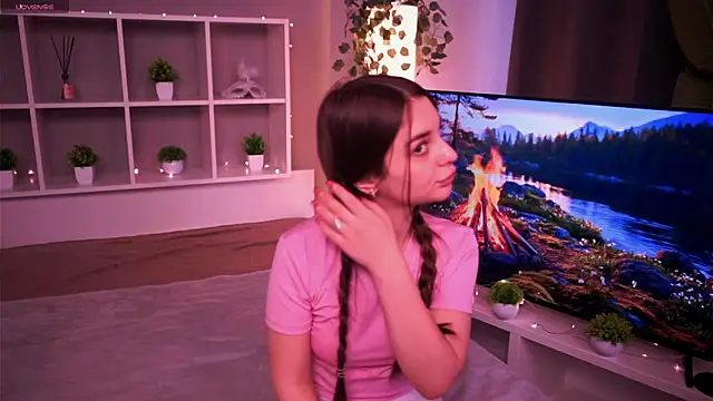 LauraHansil online show from November 2025 08:36:02 AM