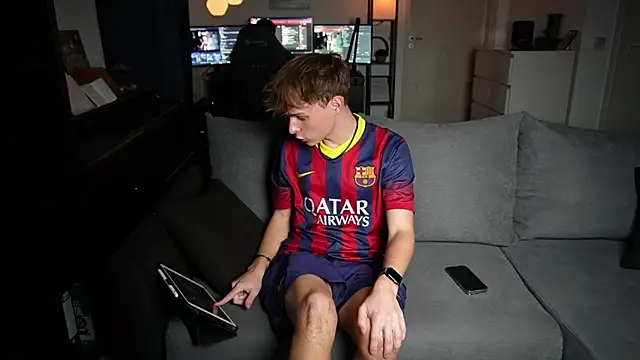 Snapshot of InnocentGuysOF chatting on November 2025 06:28:01 PM InnocentGuysOF online show from November 2025 06:28:01 PM