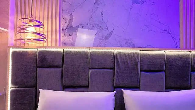 Im-Lola online show from November 2025 07:37:01 PM