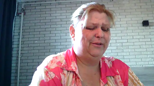 Sylviastar46 online show from April 2026 05:32:02 AM