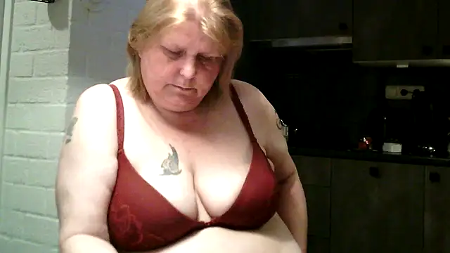 Sylviastar46 online show from May 2026 06:56:02 PM