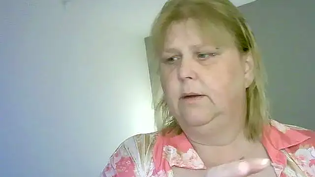 Sylviastar46 online show from May 2026 04:58:02 PM