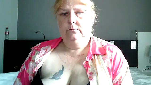 Sylviastar46 online show from May 2026 07:38:02 AM