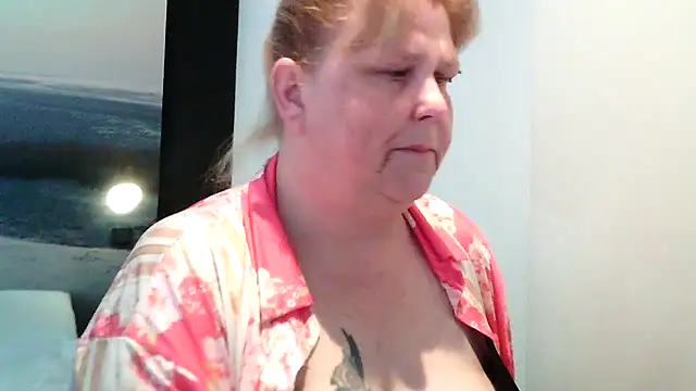 Sylviastar46 online show from May 2026 06:03:01 PM