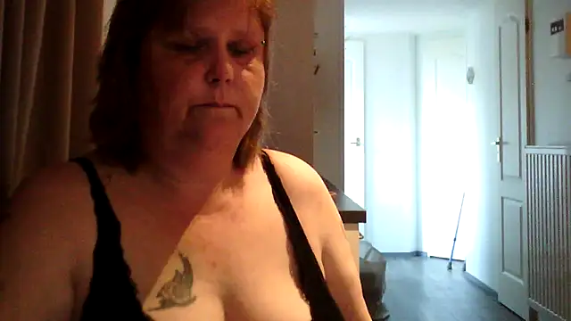 Sylviastar46 online show from May 2026 06:24:02 PM